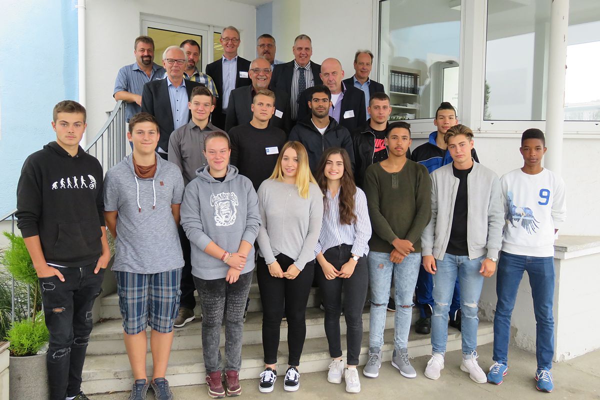 Wir bilden permanent aus und beschäftigen derzeit ca. 40 Auszubildende